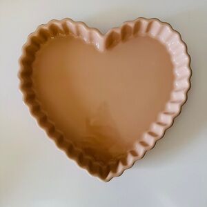 Le Creuset Stoneware Heart Shaped Tart Pie Pan Dish Satin Pink Fluted Scalloped